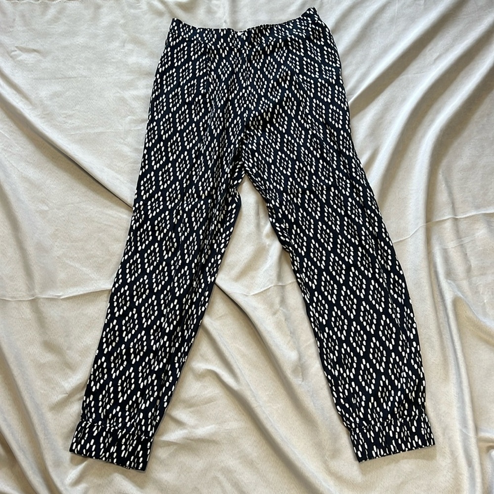 Patterned lightweight pants